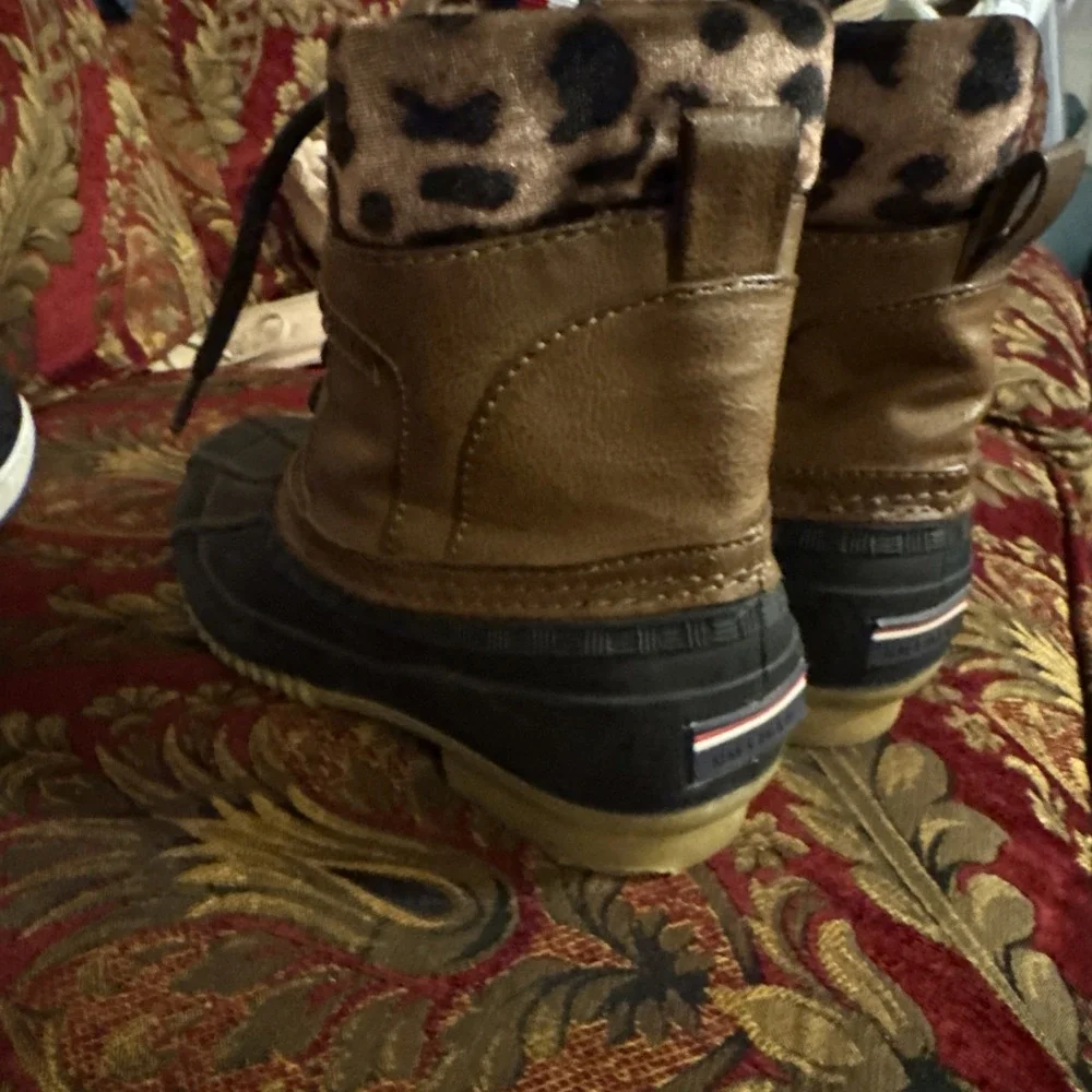 Tommy Hilfiger Snow/Rain Boots Women Size 7